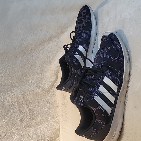 Adidas Cloudfoam Shoes - Picture 2 of 5